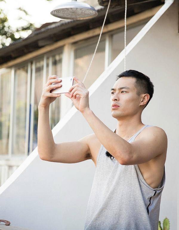 厨艺世家"的"杨大厨"不过这些肌肉也都是他用汗水换来的,都是将近四十