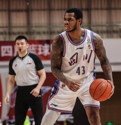 亨特68分弗雷戴特70分,惨烈之战折射cba尴尬_球员_外援_四川