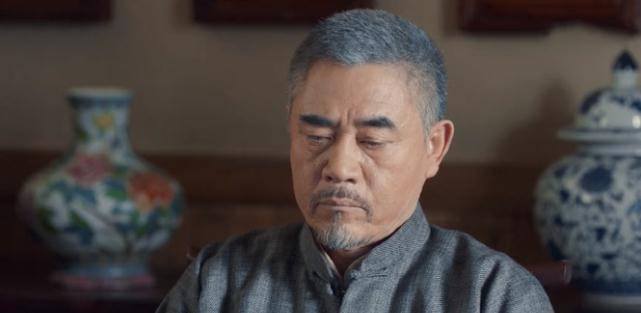 蔡荣《老酒馆》中饰演桦子,剧里人设不讨喜,生活中却是阳光潮男_全街_