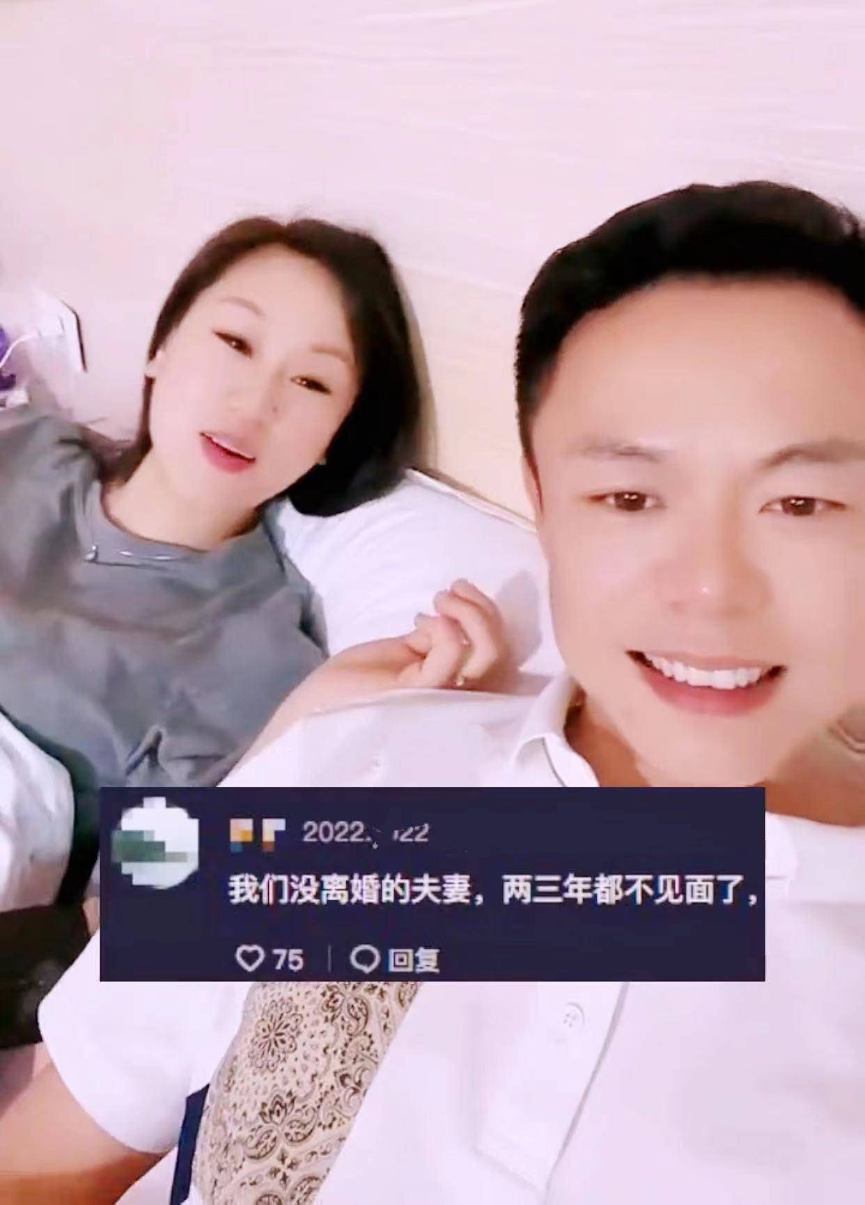 动作亲密毫无隔阂虽然离婚了但会经常见面