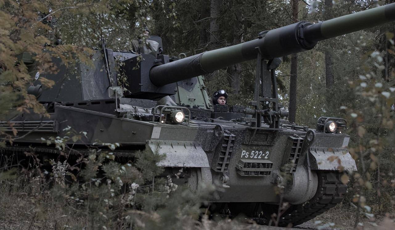 韩国低价倾销k9自行榴弹炮!