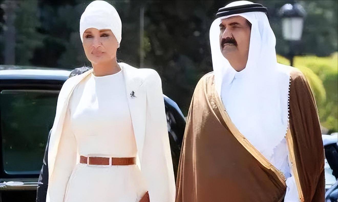 莫扎打败两情敌上位,老国王宠了她45年_哈马德_丈夫_父亲