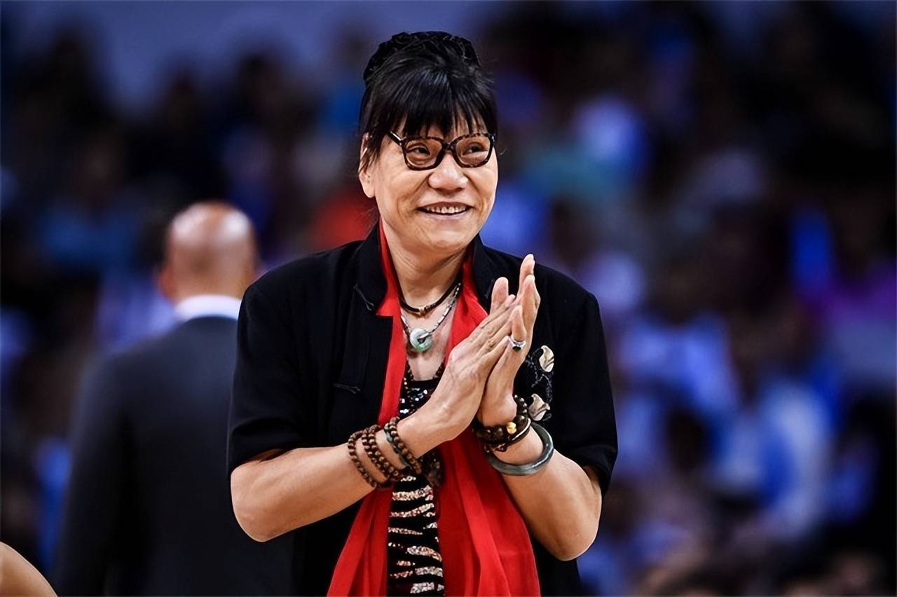 对赛场上稳健又可靠的她,早已十分钦佩;之后,徐庆华又看了一些郑海霞