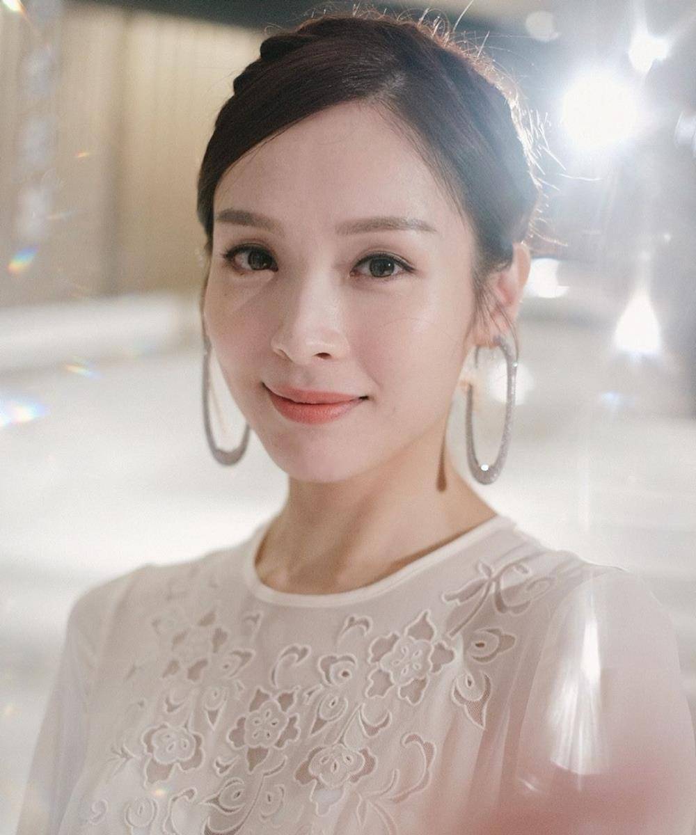 tvb视后李佳芯宣布单身,拍拖六年男友降级变朋友_陈炳_传媒_猜疑