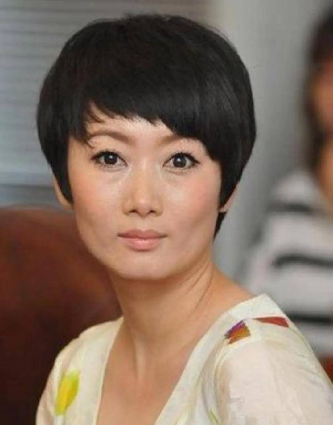 著名女演员为保身材,不生娃10多年不吃晚饭,41岁还是败给了岁月_赵涛