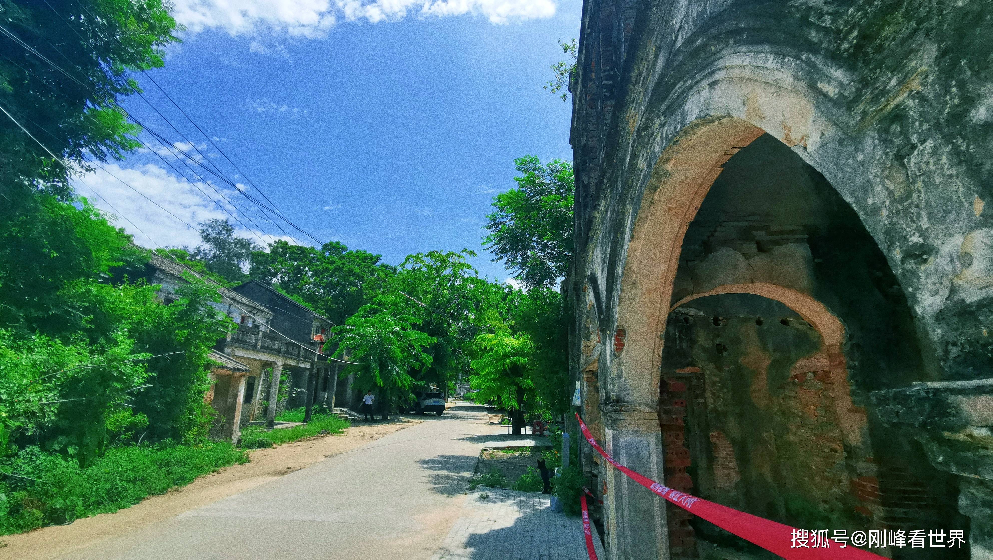 要说清楚千年古村东方市北黎村的前世今生,先要从残存在古村街道上的