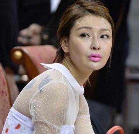 易建联的"美女老板",40岁身材时尚气质十足,让人羡慕_吴迪_广东_管理