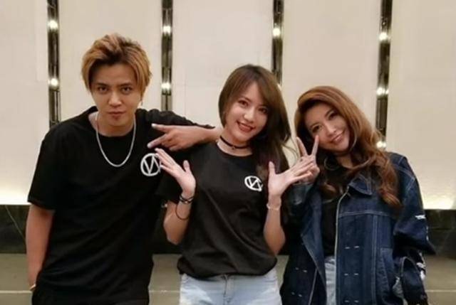 35岁偶像剧男星宣布结婚,女友比他大3岁,曾是女团成员_李国毅_橘子