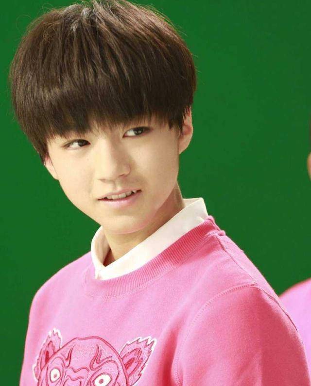 陈立农15岁时模样曝光,长相清秀酷似王俊凯_视频_椅子_网友