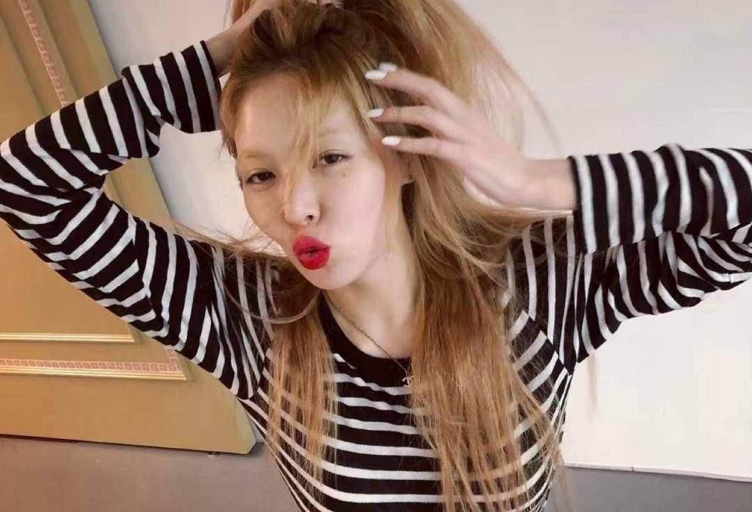 金泫雅ins晒美照,长腿光滑细腻无一丝赘肉,却嫌弃自己太胖_年龄_众人