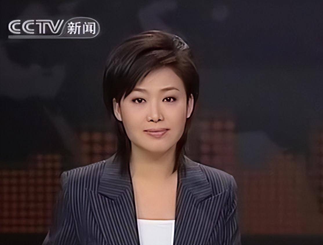当时有好友劝说她:你在黑龙江电视台已经是知名主持人,新闻节目的当家