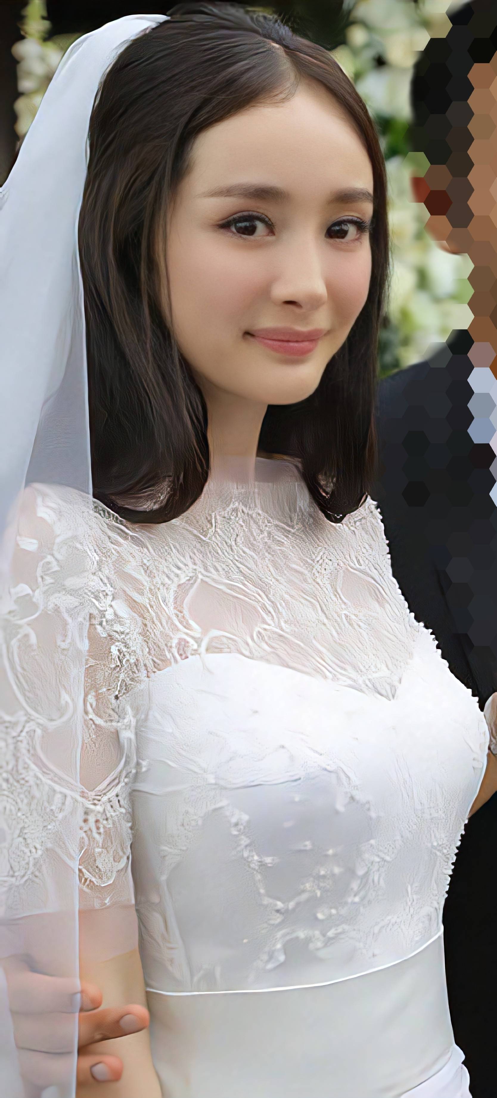杨幂的高清婚纱照,再看还是会被她的美丽所吸引