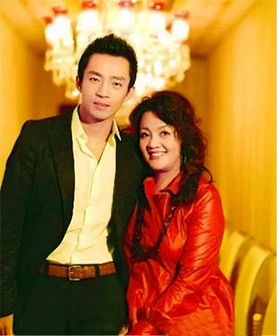 传奇张兰离婚35年:爱上摄影家,弟弟惨死,前夫单身有泪_汪则翰_儿子_母亲