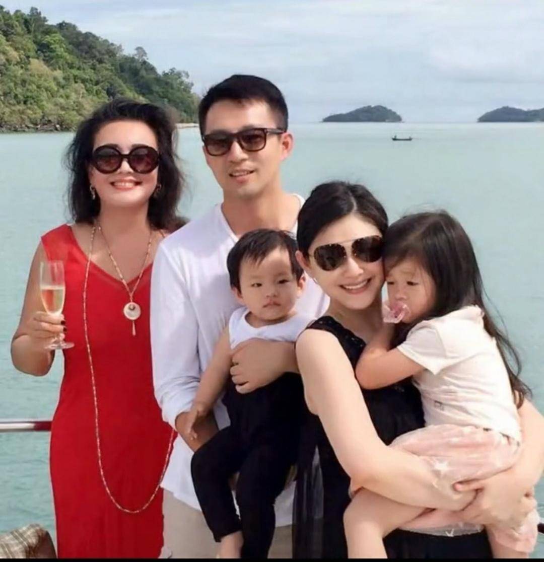 传奇张兰离婚35年:爱上摄影家,弟弟惨死,前夫单身有泪_汪则翰_儿子_母亲