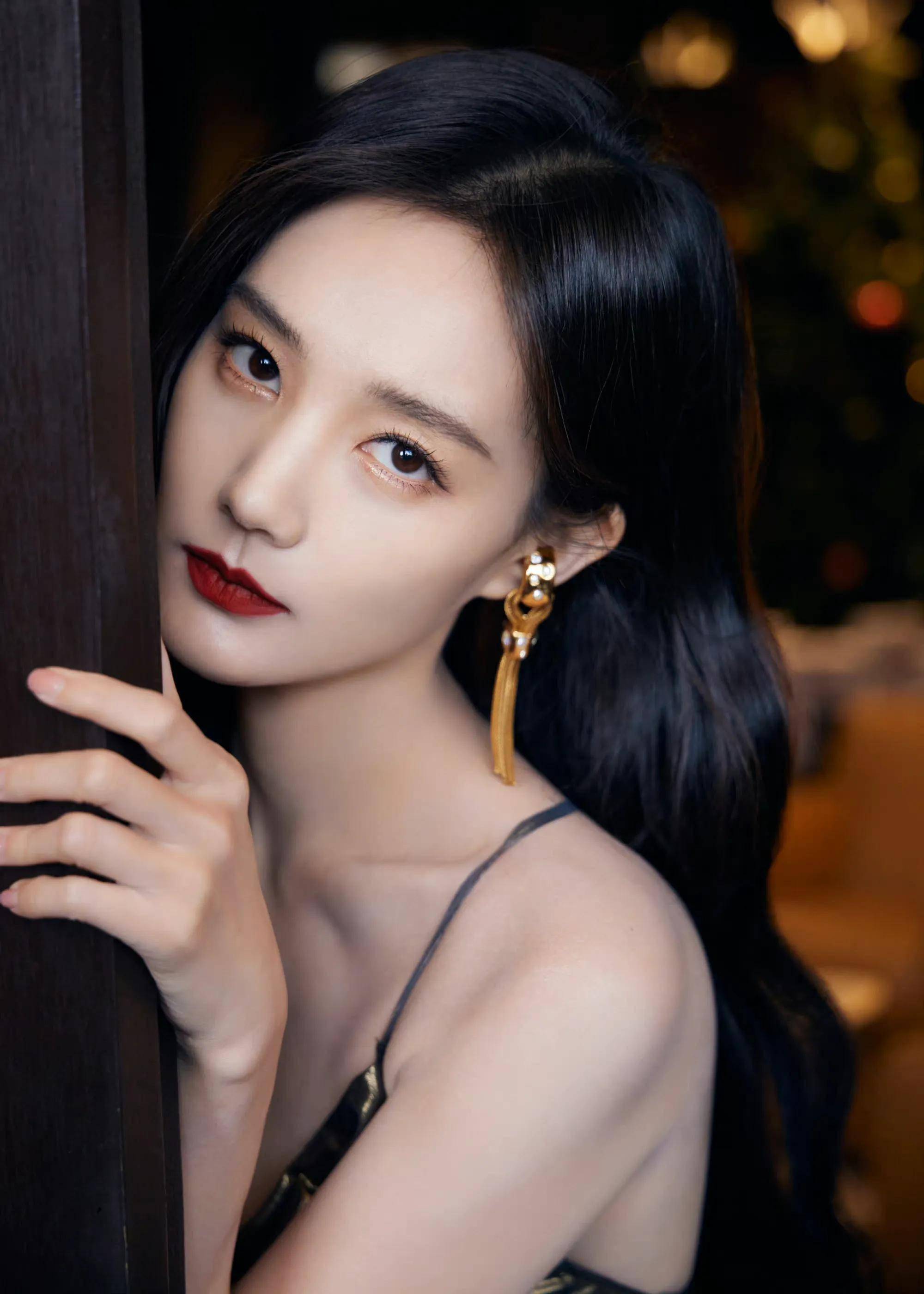 山东女星李一桐写真:秀美俏丽,五官精致