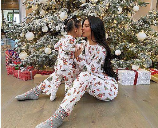 拥有14间浴室20停车位,年仅22岁身家85亿_凯莉·詹娜_卡戴珊_女儿