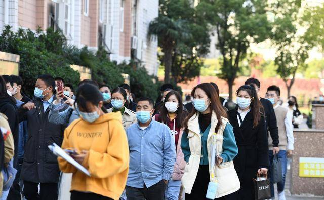 广州大学城发现核酸异常,多所高校启动学生离校返乡工作_广东_疫情