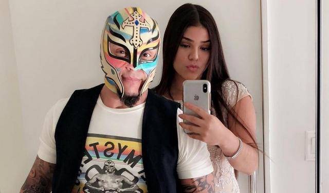 wwe贝基·林奇网上晒孕肚,神秘人雷尔谈如今与女儿的关系!