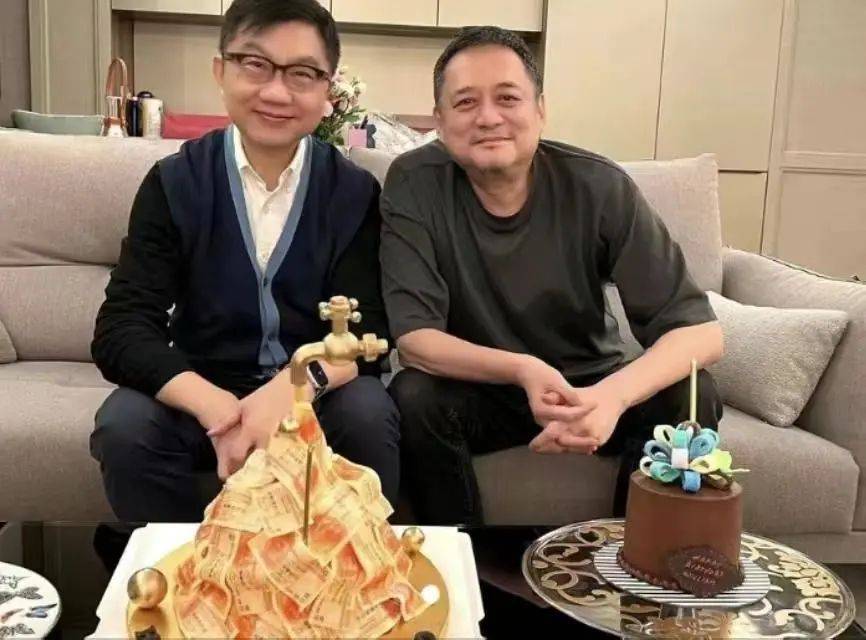 张国荣挚爱63岁唐鹤德近况,虽已两鬓斑白,却仍帅气依旧_哥哥_陈淑芬