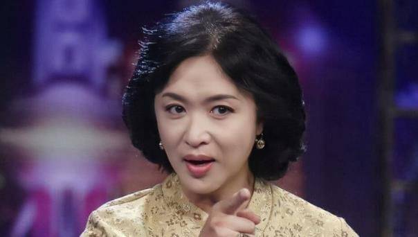 28岁变性,67嫁老外15年反吐槽不正常,52岁金星活的比女人还好_汉斯