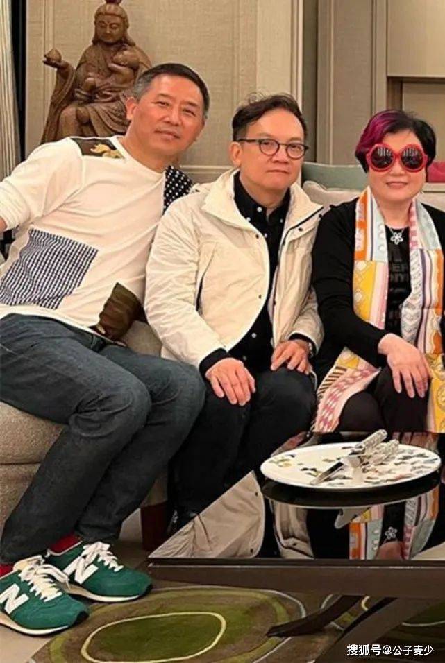 唐鹤德两鬓斑白坐角落,90岁胡枫神采奕奕_奚仲文_张叔平_造型