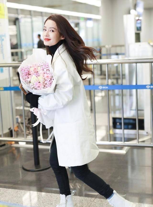 李沁脸部臃肿难道"发福"?