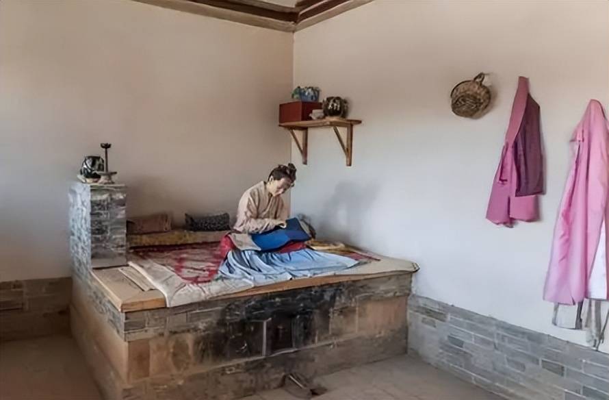 可见,早在上千年以前的古代,火炕就已经出现了.