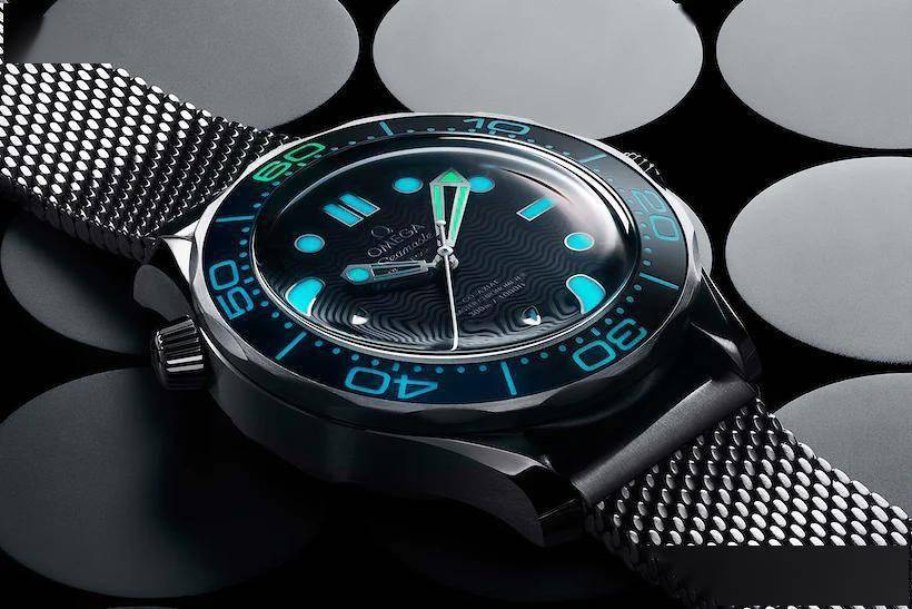 欧米茄推出两款《007》主题海马潜水300M腕表
