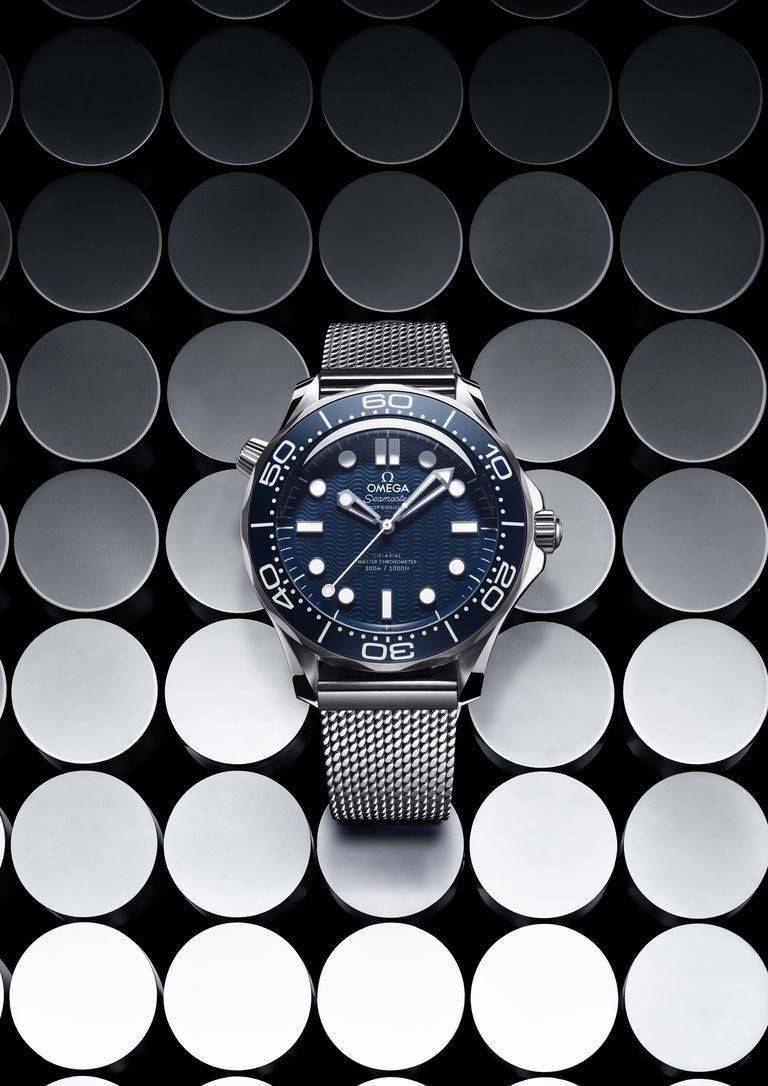 欧米茄推出两款《007》主题海马潜水300M腕表