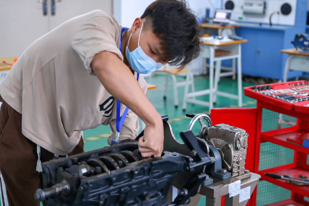 比拼汽车机电维修技能_搜狐汽车_搜狐网