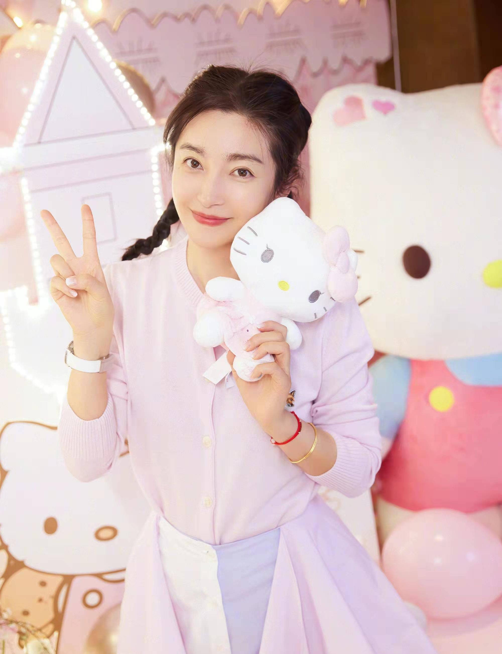 李冰冰生日会现场,赵丽颖突袭,48岁的李冰冰撞脸王丽坤_照片_微博