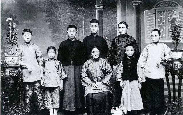 靠倒卖文物发财,娶15岁娇妻,只为和岳母偷情,晚年不敢回国_卢芹斋