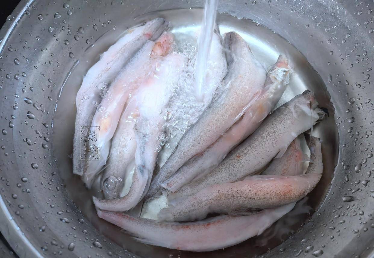 这鱼长着"龙头"人称龙头鱼,通体柔软,加点大酱煮营养又鲜美_处理_做法