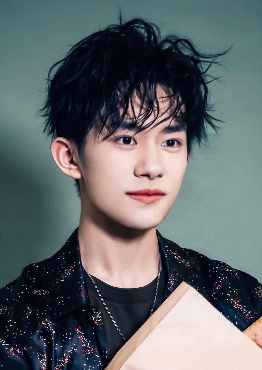 然而听着千玺用少年老成的语气说:"如果能选择,我不希望弟弟楠楠和我