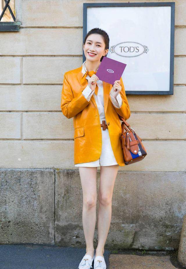 33岁江疏影不愧是气质女神,西装造型美炸天,这才是真正的时髦精