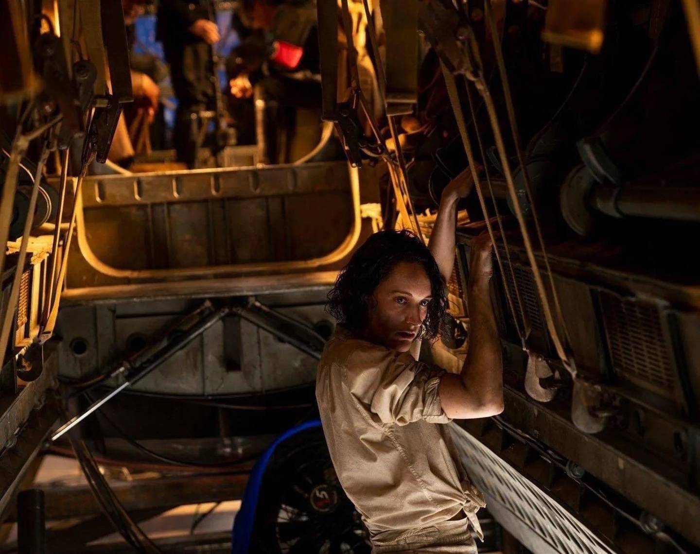 据介绍,新剧照出现了哈里森99福特和菲比99沃勒-布里奇两名主角.