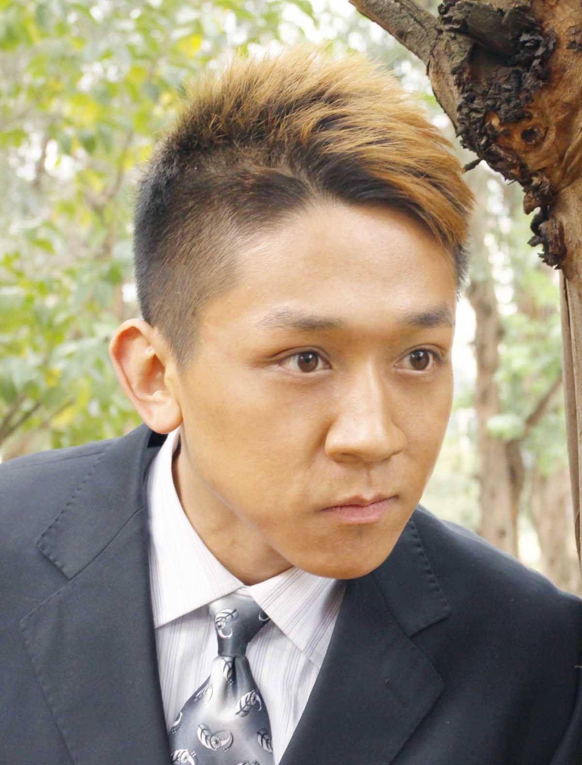 这张照片出自释小龙版本《少年黄飞鸿》,杨名就是林世荣的扮演者.