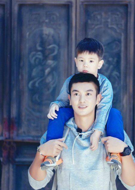 刘畊宏改变对嗯哼态度,不怕小泡芙被偷亲,6个字回复让人路转粉_网友