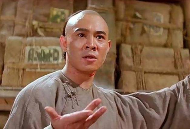 无论是《黄飞鸿》系列电影,还是《方世玉》及其续集,他都在影片中显示