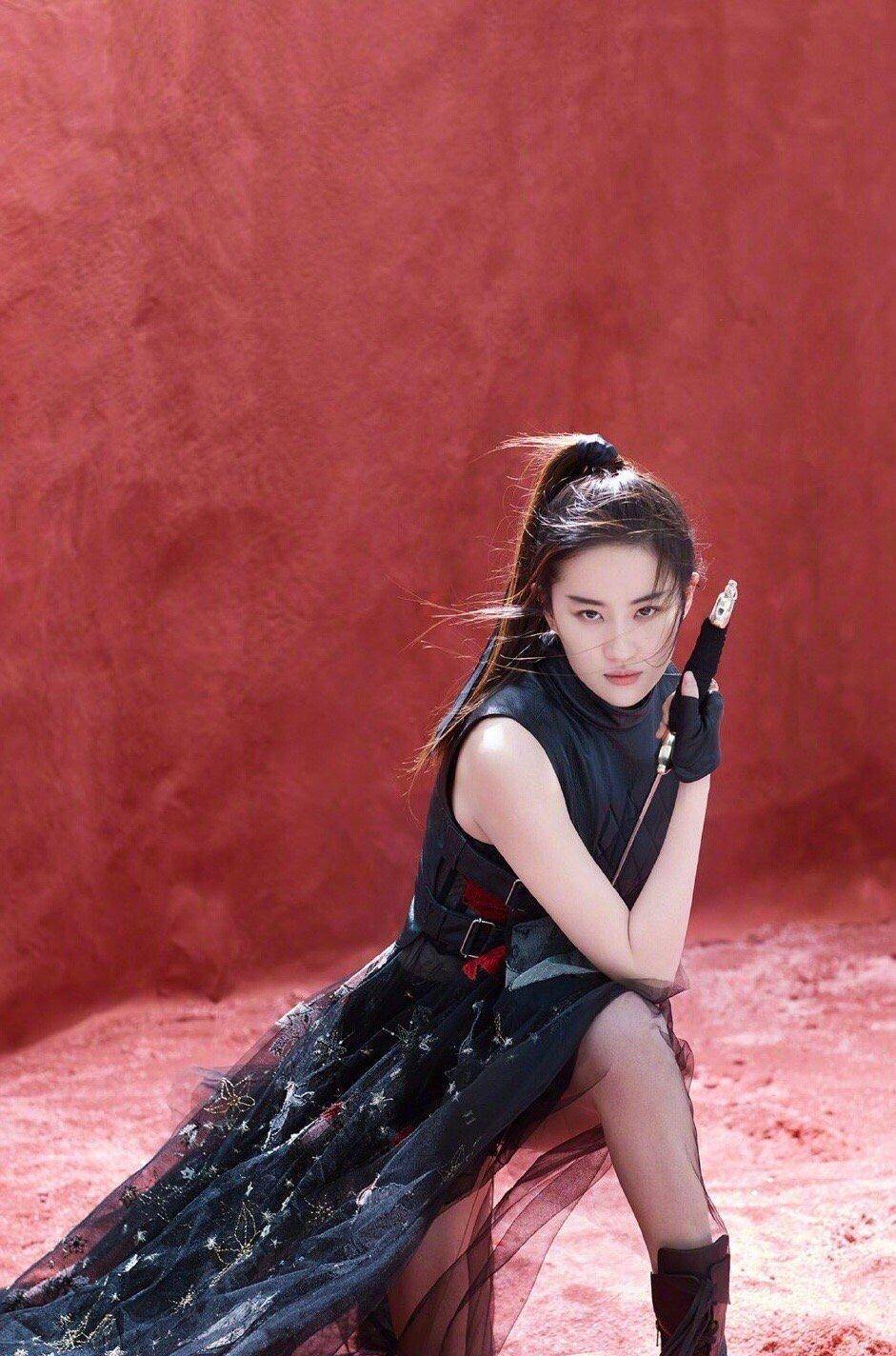 32岁刘亦菲穿刺绣旗袍,时尚又复古,中国风十足_气质_花木兰_造型