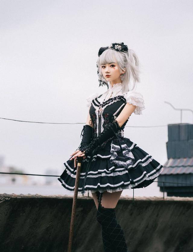 放弃你的黑长直吧,现在流行"公主切 双马尾",甜美感十足