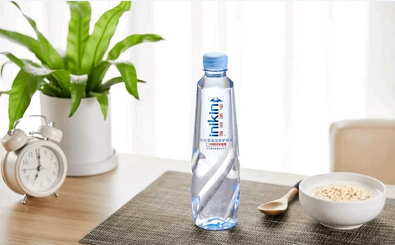 安图伊利长白山天然矿泉饮品有限责任公司总投资6.2亿元,占地面积17.