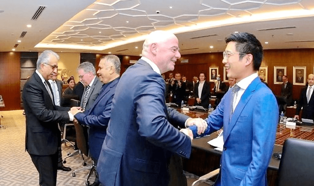 霍启山参加聚会,朱玲玲出席活动,两人最新近照还真是太像了_霍启刚