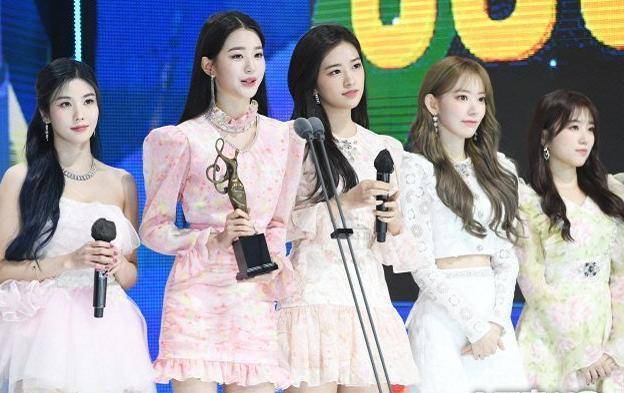 女爱豆合影杀手,izone有张元英,aespa有柳智敏,身高脸小真优越_winter