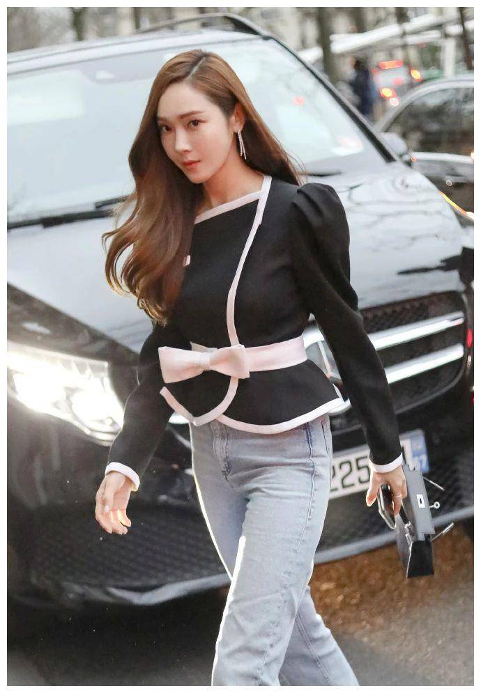 体重超过120的女人,不要学着郑秀妍穿牛仔裤,显胖显腿粗_女性_上衣