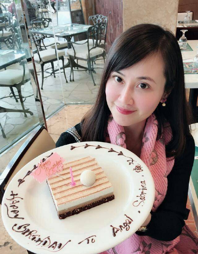 曾柔陈安琪,因为丈夫卷入官司,从而使得她的事业下滑,迫不得已退出