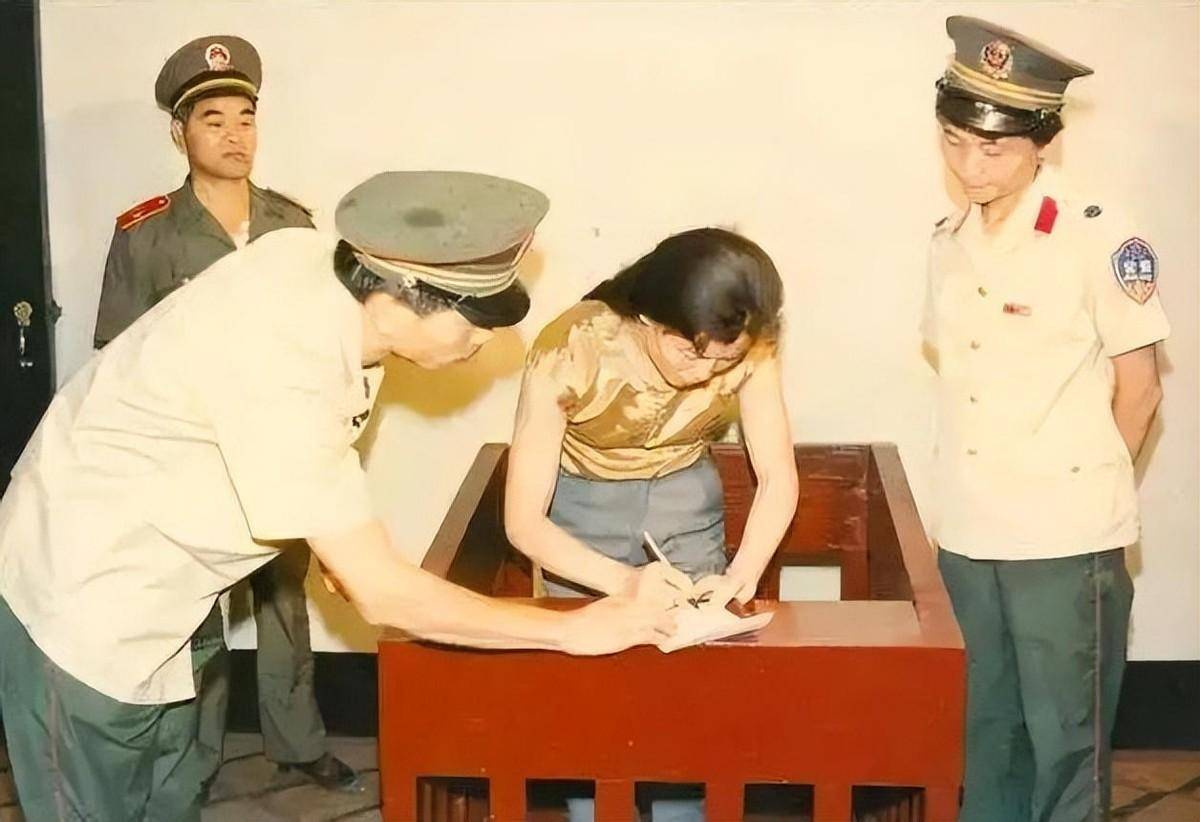 80年代走红的女星“刘三姐”，靠美色上位敛财76万元，92年被枪决_手机搜狐网