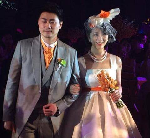 倒追大张伟被拒,"闪婚"嫁入豪门的黄小蕾:为何被列入黑名单?