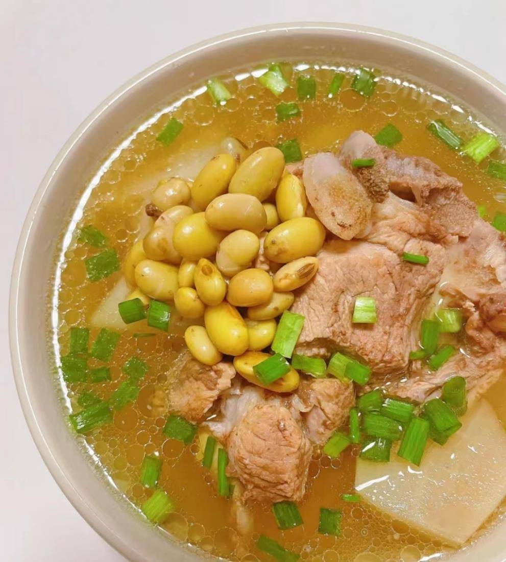 春天喝汤,家里人常喝这汤,汤汁鲜美,营养丰富,增强免疫力_黄豆_白萝卜