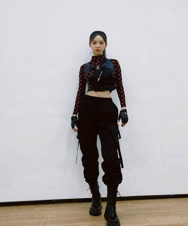 女爱豆合影杀手,izone有张元英,aespa有柳智敏,身高脸小真优越_winter